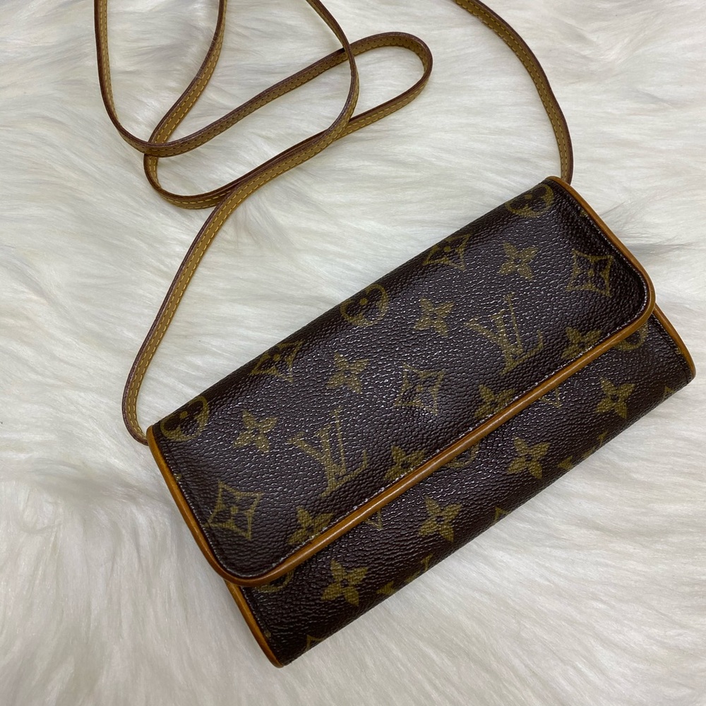 Authentic vintage Louis Vuitton pochette twin PM